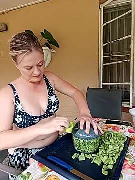 Vintasia online show from December 20, 2025, 10:22 am