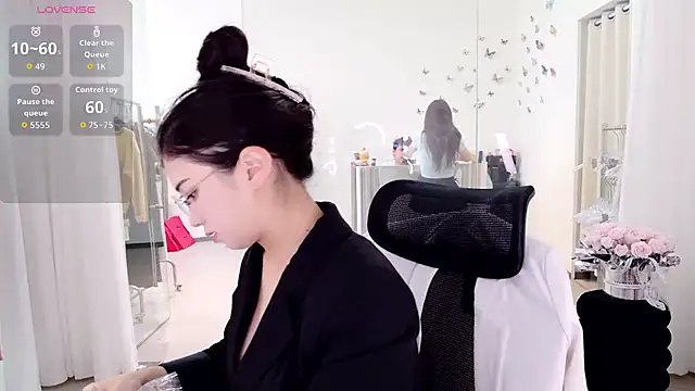 miaomiao-777 online show from July 17, 2026, 3:24 am