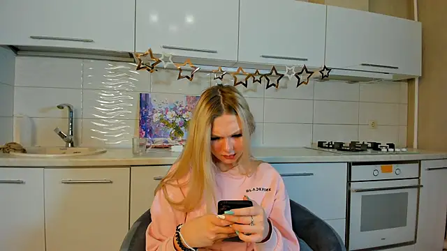 SynnoveEyre online show from February 7, 2025, 6:13 pm