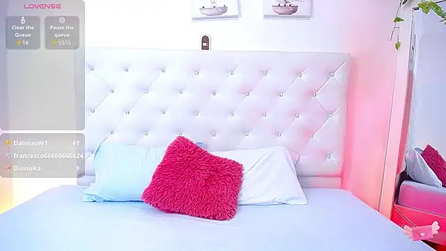 littleslut1 online show from November 7, 2025, 4:12 am