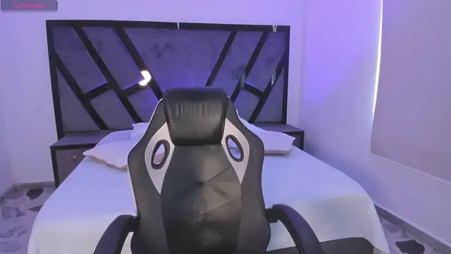 Snapshot of MattThompsonn chatting on November 11, 2025, 8:09 pm MattThompsonn online show from November 11, 2025, 8:09 pm