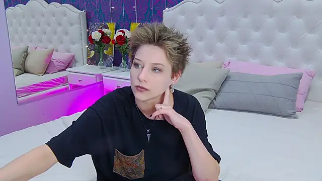 via mayer  online show from March 4, 2025, 6:29 pm