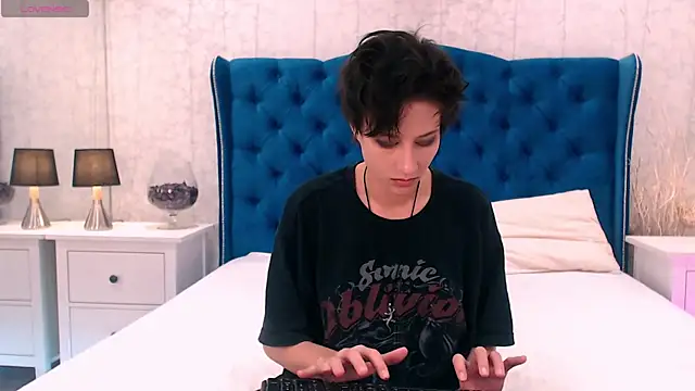 via mayer  online show from September 18, 2025, 7:05 pm