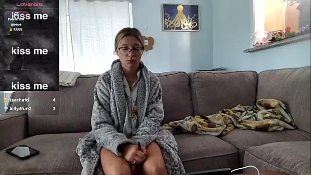 Snapshot of Hatgirl69 chatting on October 9, 2025, 2:04 pm Hatgirl69 online show from October 9, 2025, 2:04 pm