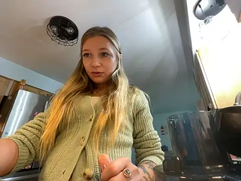 Snapshot of Hatgirl69 chatting on November 1, 2025, 4:31 pm Hatgirl69 online show from November 1, 2025, 4:31 pm