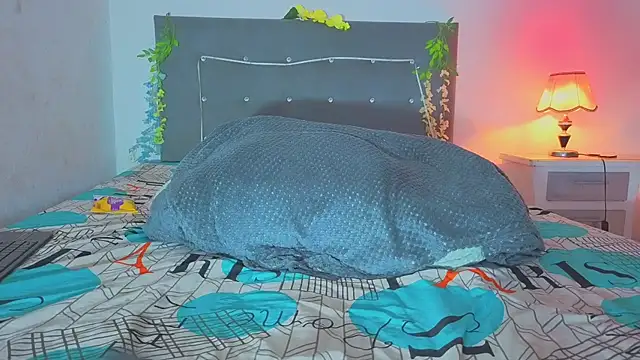 Snapshot of NoaBrowm chatting on November 29, 2025, 9:40 pm NoaBrowm online show from November 29, 2025, 9:40 pm