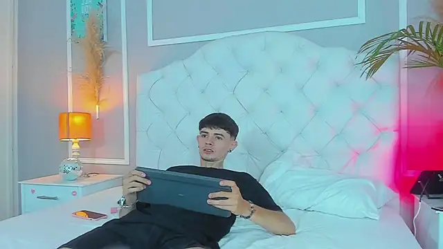 connor and angel online show from March 22, 2025, 5:09 pm