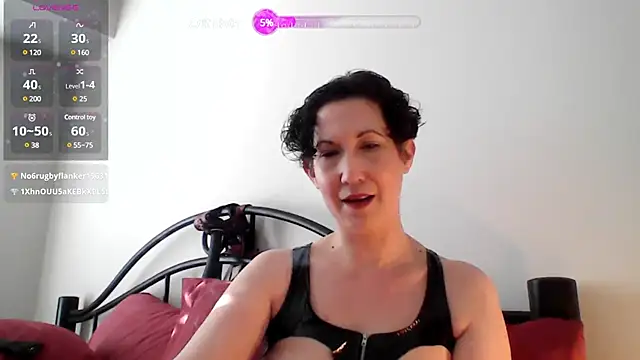 Snapshot of MistressVeritasX chatting on January 28, 2025, 4:41 pm MistressVeritasX online show from January 28, 2025, 4:41 pm