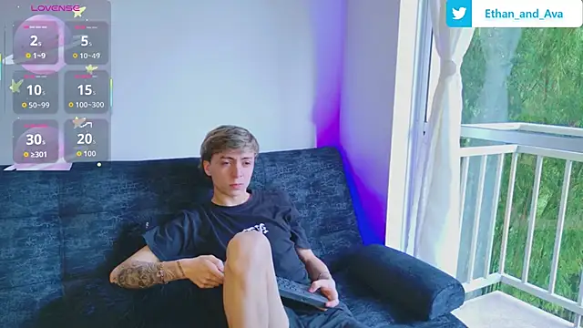 Snapshot of ethan_and_ava chatting on October 8, 2025, 12:25 pm ethan and ava online show from October 8, 2025, 12:25 pm