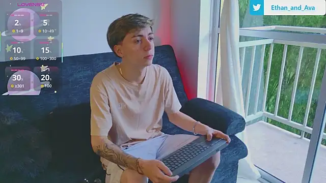 Snapshot of ethan_and_ava chatting on October 22, 2025, 12:49 pm ethan and ava online show from October 22, 2025, 12:49 pm