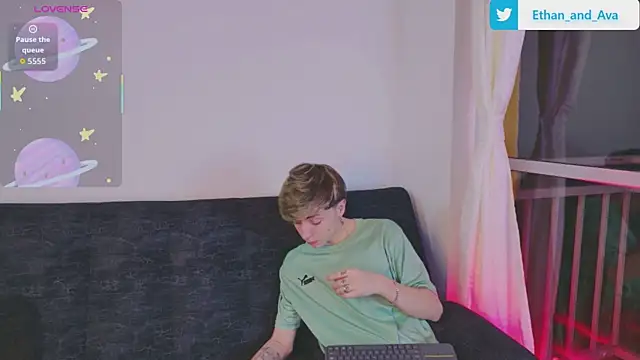 Snapshot of ethan_and_ava chatting on October 24, 2025, 2:52 am ethan and ava online show from October 24, 2025, 2:52 am