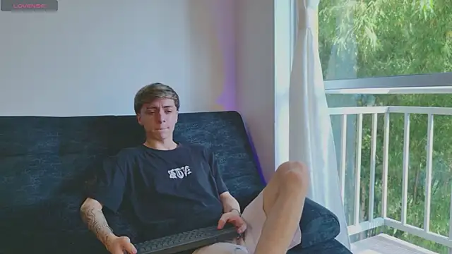 Snapshot of ethan_and_ava chatting on November 7, 2025, 1:00 pm ethan and ava online show from November 7, 2025, 1:00 pm