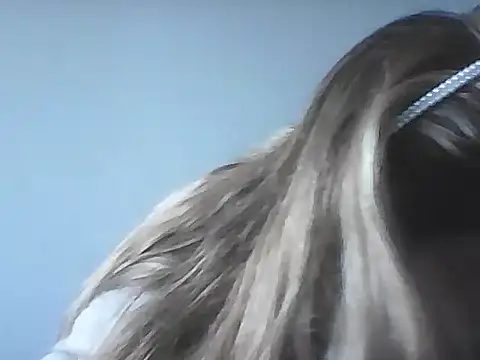 VittoriaTaylor online show from June 17, 2026, 1:34 pm