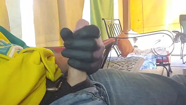 Snapshot of bwcbeat83 chatting on February 7, 2026, 6:44 pm bwcbeat83 online show from February 7, 2026, 6:44 pm