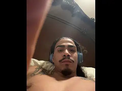 jamesx14877 online show from November 10, 2025, 11:37 pm