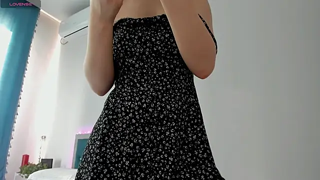 novaaskyy online show from October 18, 2025, 9:54 am