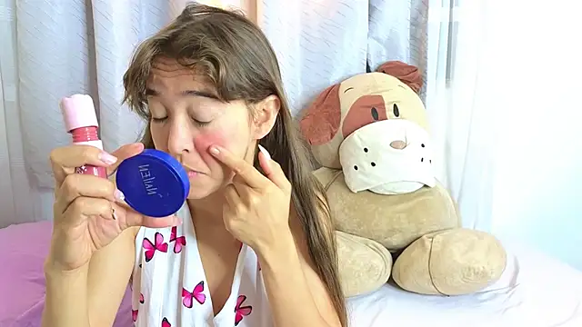 Snapshot of SERAFINA_ chatting on October 9, 2025, 1:20 pm SERAFINA online show from October 9, 2025, 1:20 pm