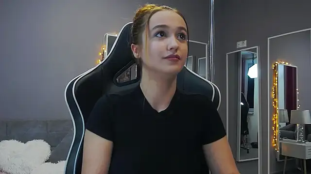 Snapshot of Eva_Lovvia_ chatting on January 22, 2025, 6:31 pm Eva Lovvia  online show from January 22, 2025, 6:31 pm