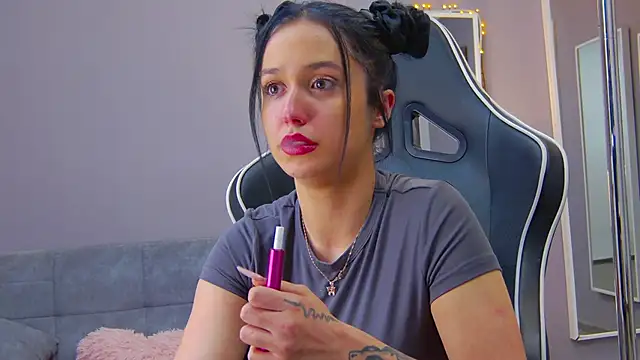 Snapshot of Eva_Lovvia_ chatting on February 3, 2025, 10:21 pm Eva Lovvia  online show from February 3, 2025, 10:21 pm