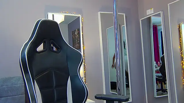 Snapshot of Eva_Lovvia_ chatting on February 20, 2025, 10:48 pm Eva Lovvia  online show from February 20, 2025, 10:48 pm