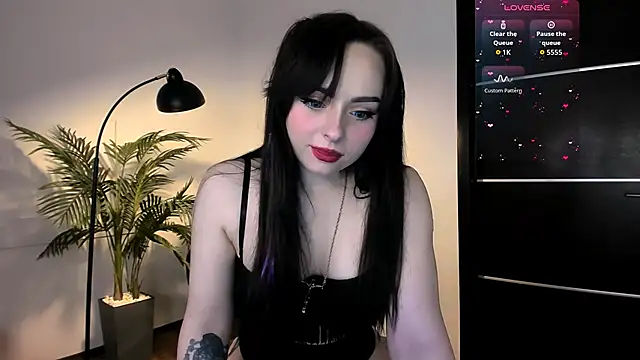 Noirael online show from April 19, 2026, 2:49 pm