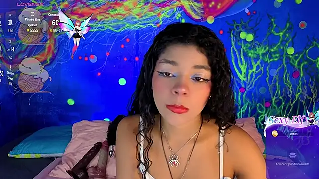 lucie petite online show from March 5, 2026, 6:26 pm