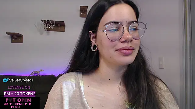 crystalll room online show from October 9, 2025, 4:10 am