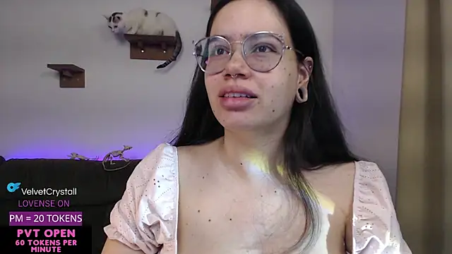 crystalll room online show from October 24, 2025, 4:20 am