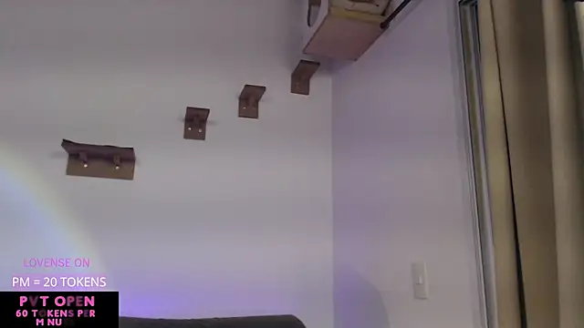 crystalll room online show from April 11, 2026, 12:37 am