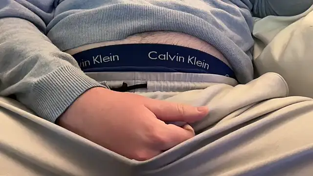 Snapshot of bmore235 chatting on December 17, 2025, 9:43 pm bmore235 online show from December 17, 2025, 9:43 pm