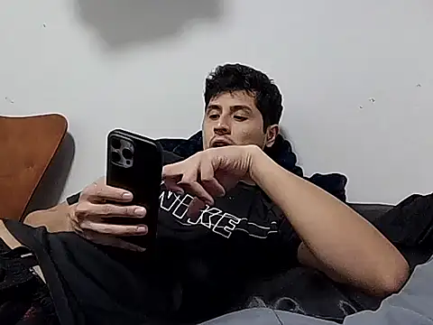 Snapshot of PerroDemonioHot chatting on December 22, 2025, 12:40 am PerroDemonioHot online show from December 22, 2025, 12:40 am