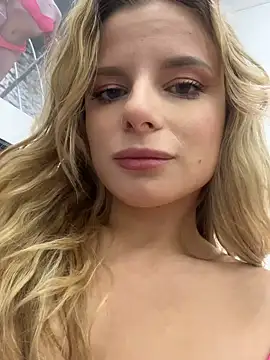 Snapshot of LanaSparks chatting on October 6, 2025, 4:43 am LanaSparks online show from October 6, 2025, 4:43 am