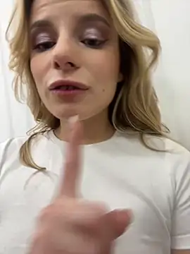 Snapshot of LanaSparks chatting on October 15, 2025, 4:56 am LanaSparks online show from October 15, 2025, 4:56 am