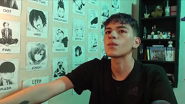 Snapshot of Mickey_Magic chatting on January 31, 2025, 11:24 pm Mickey Magic online show from January 31, 2025, 11:24 pm