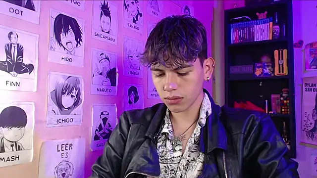 Snapshot of Mickey_Magic chatting on February 14, 2025, 7:59 am Mickey Magic online show from February 14, 2025, 7:59 am