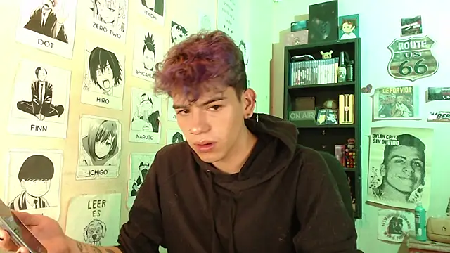 Snapshot of Mickey_Magic chatting on February 16, 2025, 7:04 am Mickey Magic online show from February 16, 2025, 7:04 am