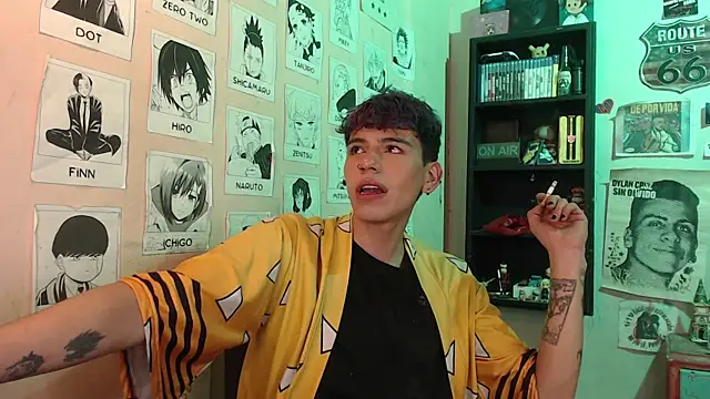 Snapshot of Mickey_Magic chatting on February 19, 2025, 2:23 am Mickey Magic online show from February 19, 2025, 2:23 am