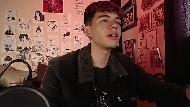 Snapshot of Mickey_Magic chatting on March 21, 2025, 2:51 pm Mickey Magic online show from March 21, 2025, 2:51 pm