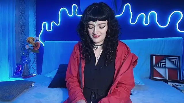 JeanneSabatier online show from April 7, 2026, 7:36 pm