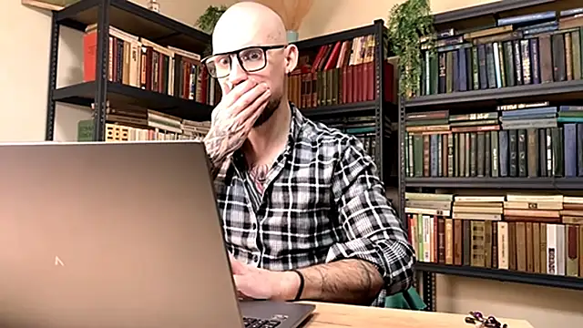 AssHunter4k online show from February 10, 2025, 1:44 pm