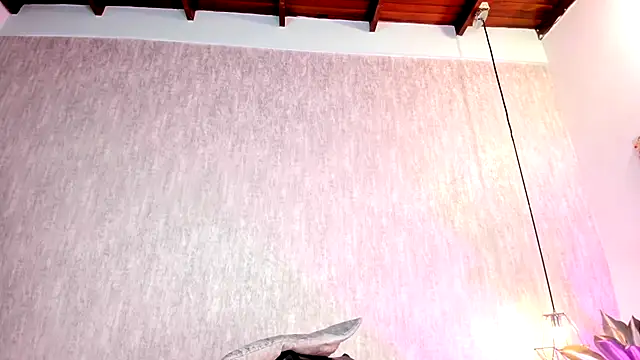 isabella zc online show from March 5, 2025, 3:07 pm