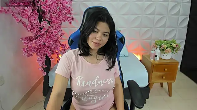 Snapshot of adarna13_ chatting on March 21, 2025, 10:39 pm adarna13 online show from March 21, 2025, 10:39 pm