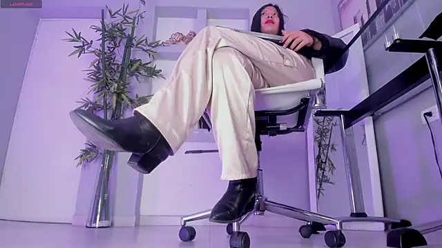 Snapshot of hannah_howeell__ chatting on October 21, 2025, 10:05 am hannah howeell online show from October 21, 2025, 10:05 am