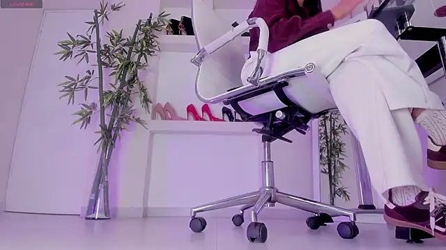 Snapshot of hannah_howeell__ chatting on November 11, 2025, 9:31 am hannah howeell online show from November 11, 2025, 9:31 am