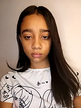 Snapshot of Zoe_Sweett18 chatting on April 20, 2026, 6:31 pm Zoe Sweett18 online show from April 20, 2026, 6:31 pm