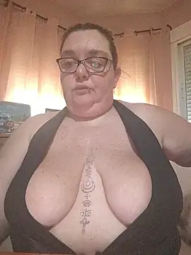 diosacurvy1984 online show from December 15, 2025, 10:52 am