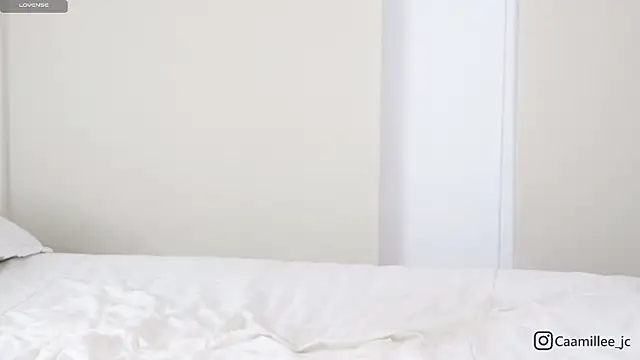 caamillee  online show from January 8, 2026, 2:58 am