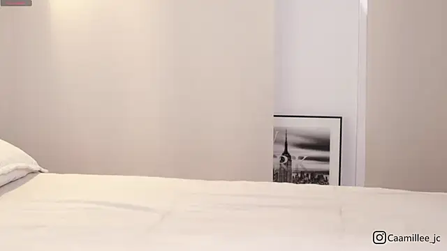 caamillee  online show from April 14, 2026, 11:22 pm