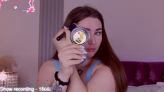 KiraBarlows online show from April 15, 2026, 7:21 pm