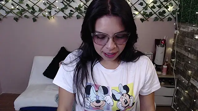 Snapshot of cute_bunny95 chatting on March 11, 2025, 1:12 pm cute bunny95 online show from March 11, 2025, 1:12 pm